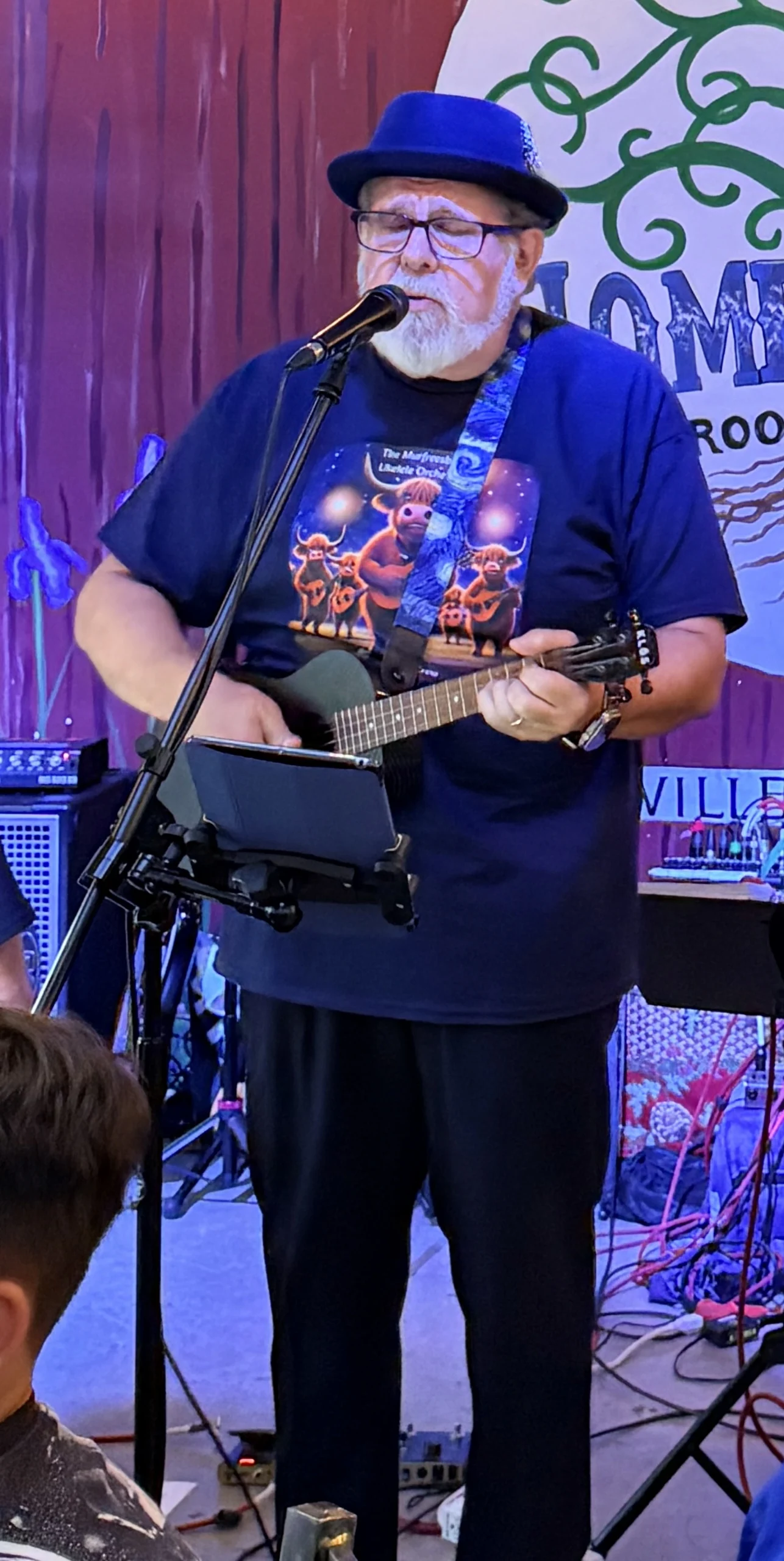 Chet Kloss performing live